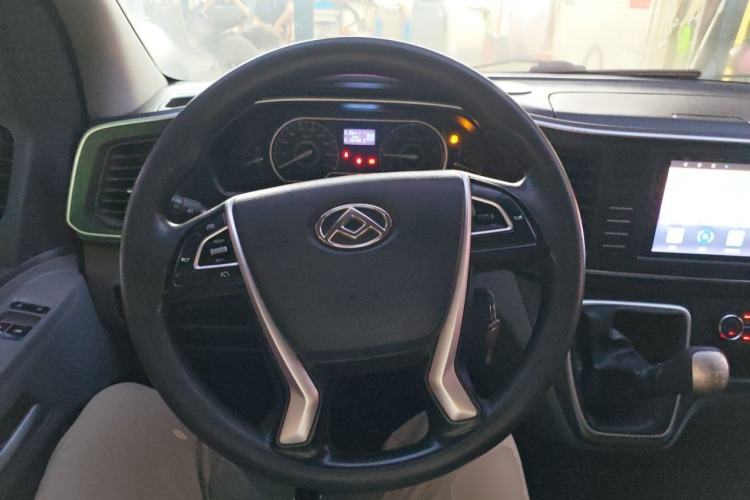 Used SAIC MAXUS Xintu V80 2021 2.0T PLUS Manual All-Around King Short Wheelbase Mid-Roof Variant—5/6/7/8/9-Seater Steering Wheel