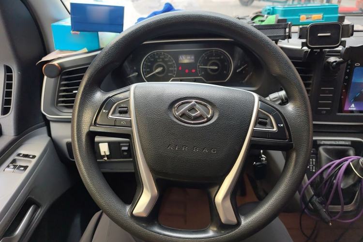 Used SAIC MAXUS Xintu V80 2021 2.0T AMT Classic Aoyuntong 127 PS Mid-axle Mid-roof 6/7/8/9-Seater Steering Wheel