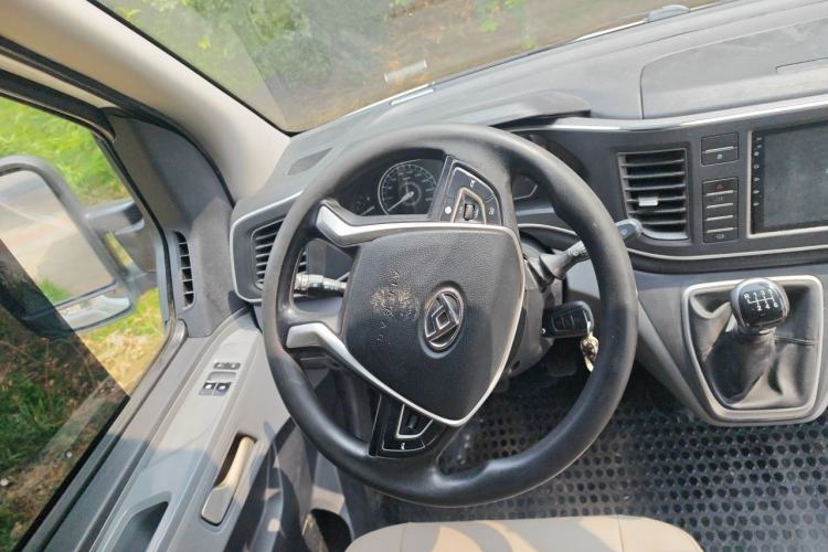 Used SAIC MAXUS Xintu V80 2021 2.0T Manual Classic Aoyuntong 139 PS Mid-axle Mid-roof 6/7/8/9-Seater Steering Wheel