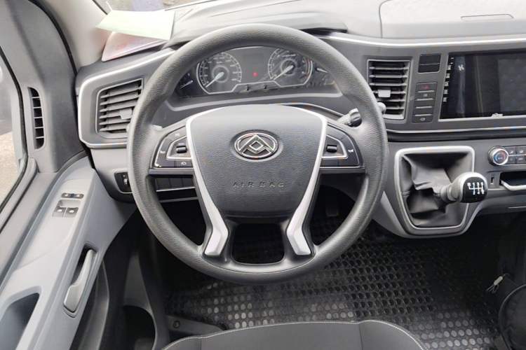 Used SAIC MAXUS Xintu V80 2021 2.0T Manual Classic Aoyuntong 127 PS Mid-axle Mid-roof 6/7/8/9-Seater Steering Wheel