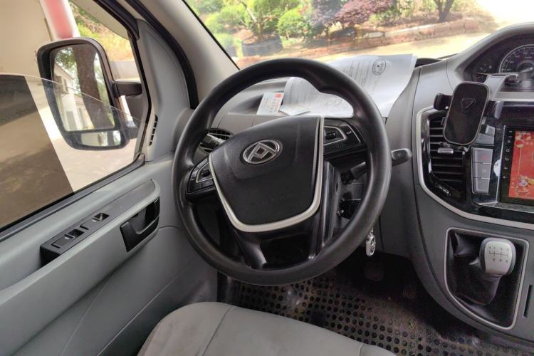 Used SAIC MAXUS Xintu V80 2021 2.0T Manual Classic City Delivery King Long Wheelbase Mid-Roof 3 Seats Steering Wheel