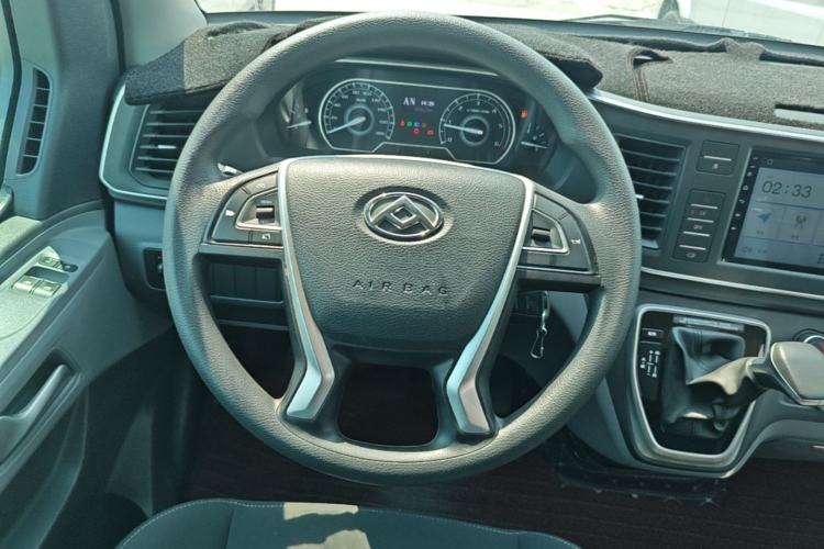 Used SAIC MAXUS Xintu V80 2021 2.0T PLUS AMT City Edition Short Wheelbase Ultra-Low Roof 5/6-Seater Steering Wheel