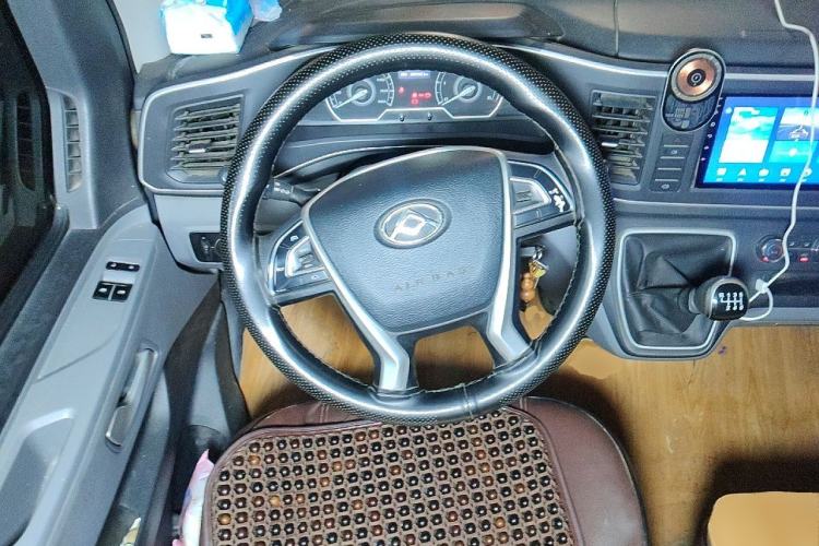 Used SAIC MAXUS Xintu V80 2021 2.0T Manual Classic Aoyuntong 139 PS Mid-axle Mid-roof 6/7/8/9-Seater Steering Wheel