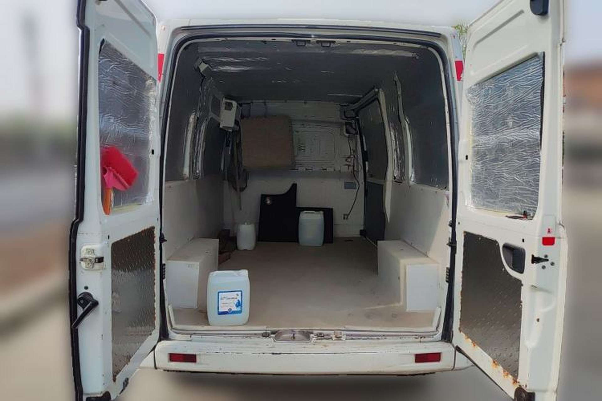Used SAIC MAXUS Xintu V80 2021 2.0T Manual Classic City Delivery King Long Wheelbase Mid-Roof 3 Seats Trunk