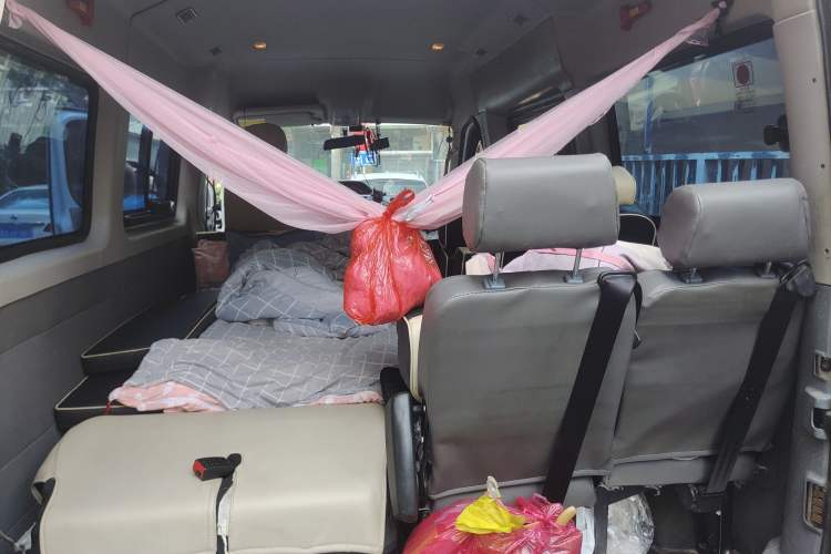 Used SAIC MAXUS Xintu V80 2021 2.0T PLUS Manual All-Around King Short Wheelbase Mid-Roof Variant—5/6/7/8/9-Seater Trunk