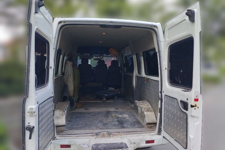 Used SAIC MAXUS Xintu V80 2021 2.0T PLUS Manual - Aoyuntong Long Wheelbase Mid-Roof Available in 6/7/8/9-Seater Configurations Trunk