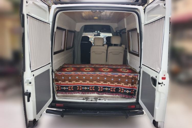 Used SAIC MAXUS Xintu V80 2021 2.0T AMT Classic Aoyuntong Short Wheelbase Mid-Roof 5/6-Seater Trunk