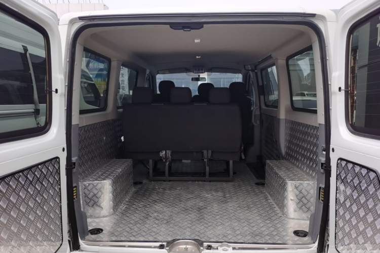 Used SAIC MAXUS Xintu V80 2021 2.0T PLUS AMT City Edition Short Wheelbase Ultra-Low Roof 5/6-Seater Trunk