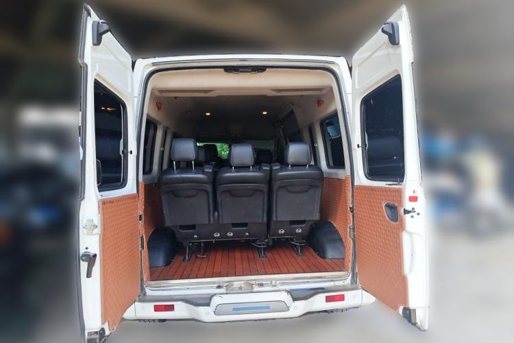 Used SAIC MAXUS Xintu V80 2021 2.0T PLUS AMT All-in-One King Long Wheelbase Mid-Roof Design—6/7/8/9-Seater Trunk