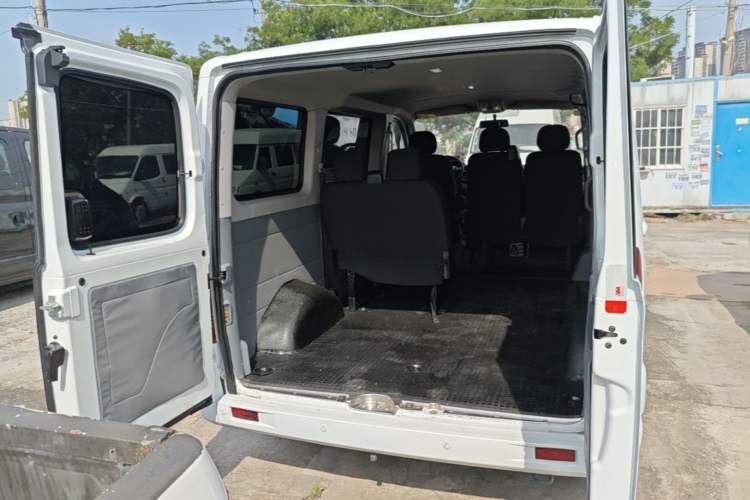 Used SAIC MAXUS Xintu V80 2021 2.0T AMT Classic Aoyuntong Short Wheelbase Ultra-Low Roof 5/6-Seater Trunk