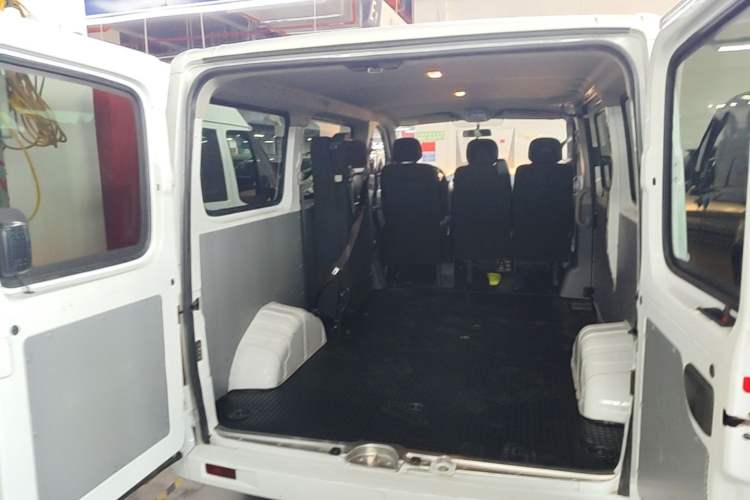 Used SAIC MAXUS Xintu V80 2021 2.0T PLUS AMT City Edition Short Wheelbase Ultra-Low Roof 5/6-Seater Trunk