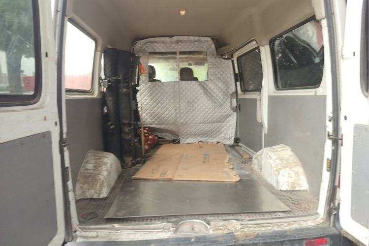 Used SAIC MAXUS Xintu V80  Trunk