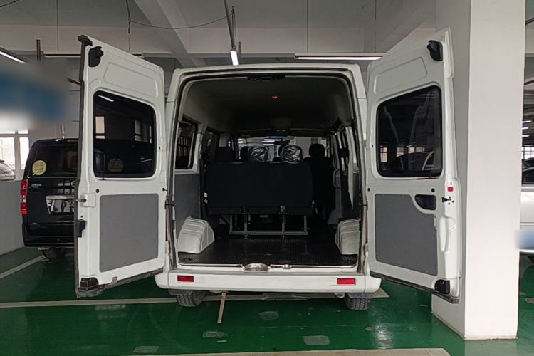 Used SAIC MAXUS Xintu V80 2021 2.0T Manual Classic Aoyuntong Short Wheelbase Mid-Roof 5/6-Seater Trunk