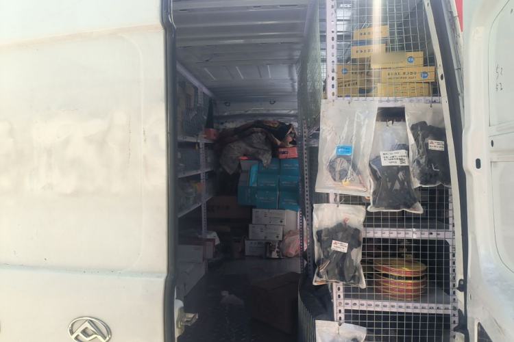 Used SAIC MAXUS Xintu V80  Trunk