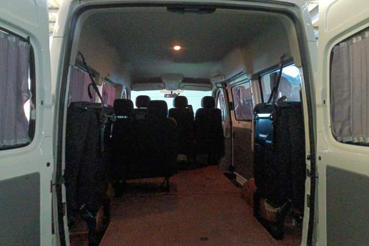 Used SAIC MAXUS Xintu V80 2021 2.0T Manual Classic Aoyuntong Short Wheelbase Mid-Height 7/8/9-Seater Trunk