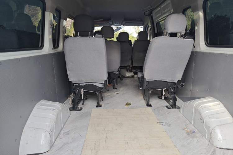 Used SAIC MAXUS Xintu V80 2021 2.0T PLUS Manual All-Around King Long Wheelbase Mid-Roof Variant with 6/7/8/9 Seats Trunk