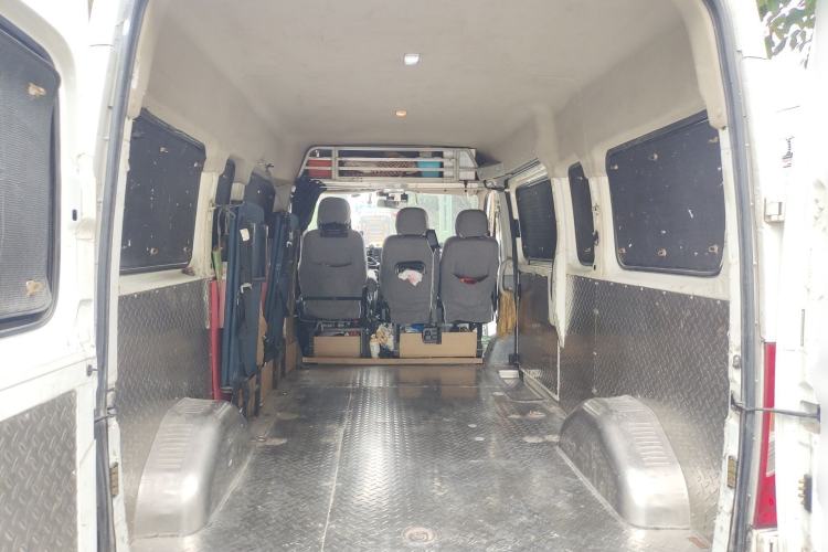 Used SAIC MAXUS Xintu V80 2021 2.0T Manual Classic Aoyuntong 127 PS Mid-axle Mid-roof 6/7/8/9-Seater Trunk