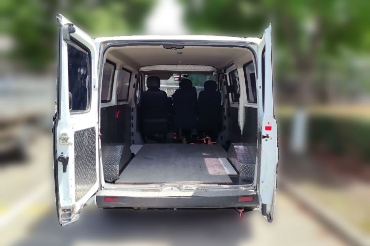 Used SAIC MAXUS Xintu V80 2021 2.0T City Distribution King 10th Anniversary Edition Trunk