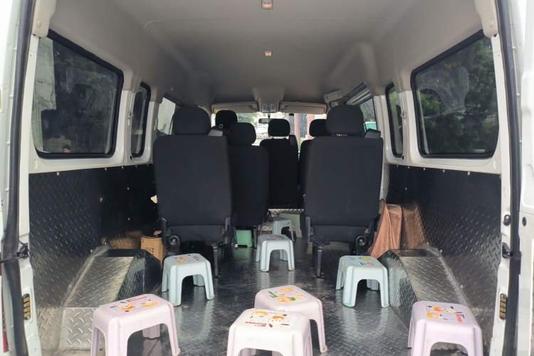 Used SAIC MAXUS Xintu V80 2021 2.0T Manual Classic Aoyuntong 127 PS Mid-axle Mid-roof 6/7/8/9-Seater Trunk