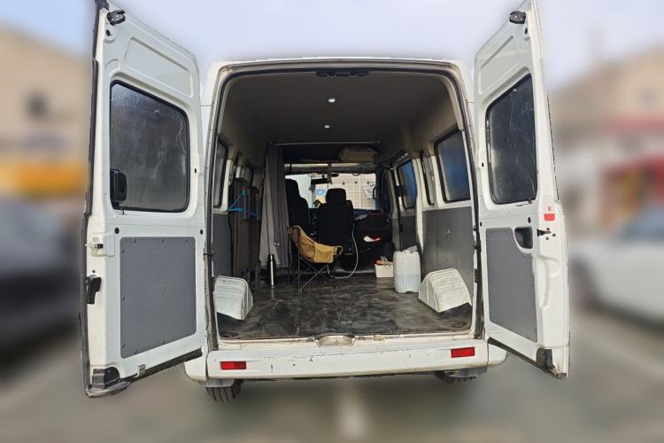 Used SAIC MAXUS Xintu V80 2021 2.0T Manual Classic Aoyuntong 127 PS Mid-axle Mid-roof 6/7/8/9-Seater Trunk