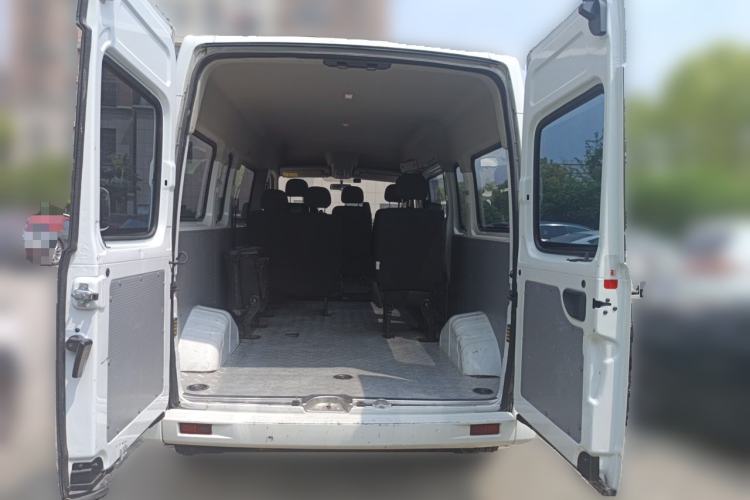 Used SAIC MAXUS Xintu V80 2021 2.0T Manual Classic Aoyuntong 127 PS Mid-axle Mid-roof 6/7/8/9-Seater Trunk