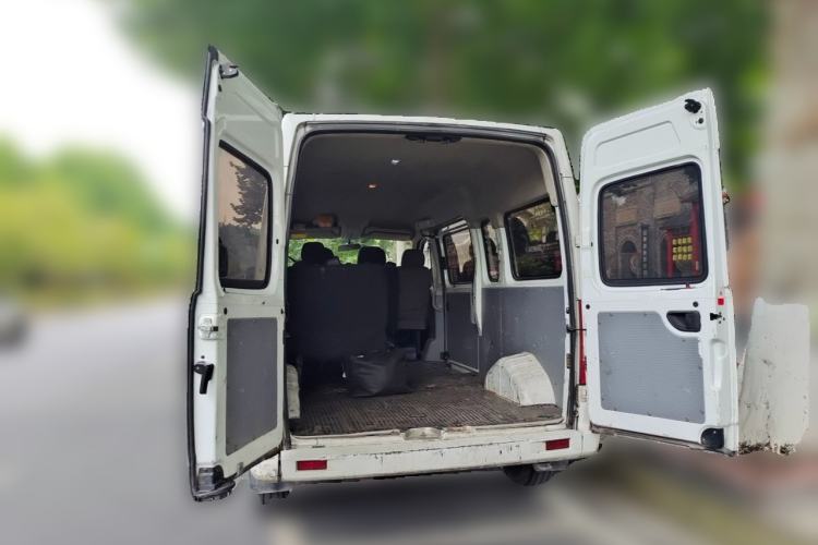 Used SAIC MAXUS Xintu V80 2021 2.0T Manual Classic Aoyuntong 139 PS Mid-axle Mid-roof 6/7/8/9-Seater Trunk