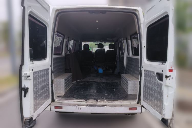 Used SAIC MAXUS Xintu V80 2021 2.0T Manual Classic Aoyuntong 127 PS Mid-axle Mid-roof 6/7/8/9-Seater Trunk