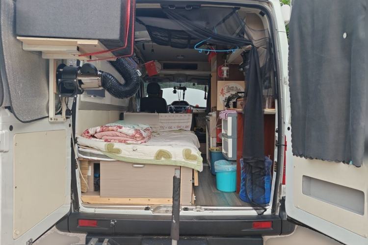 Used SAIC MAXUS Xintu V80  Trunk