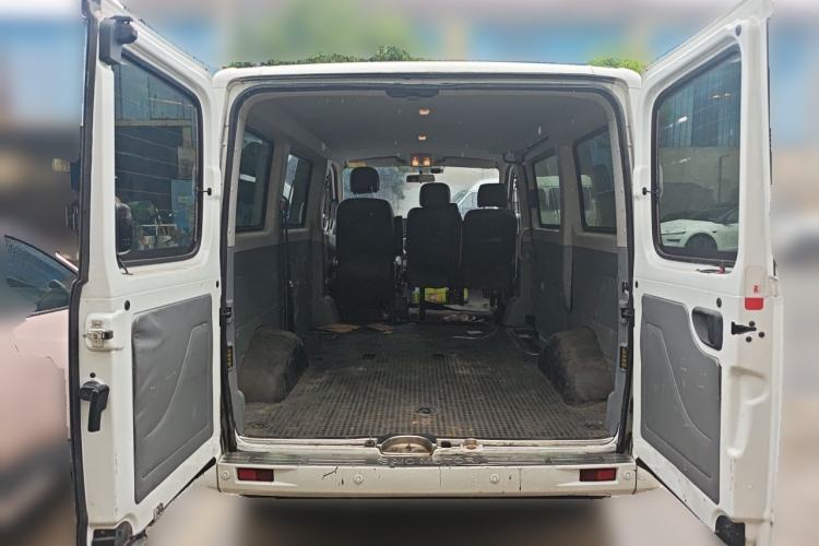 Used SAIC MAXUS Xintu V80 2021 2.0T AMT Classic Aoyuntong Short Wheelbase Ultra-Low Roof 5/6-Seater Trunk