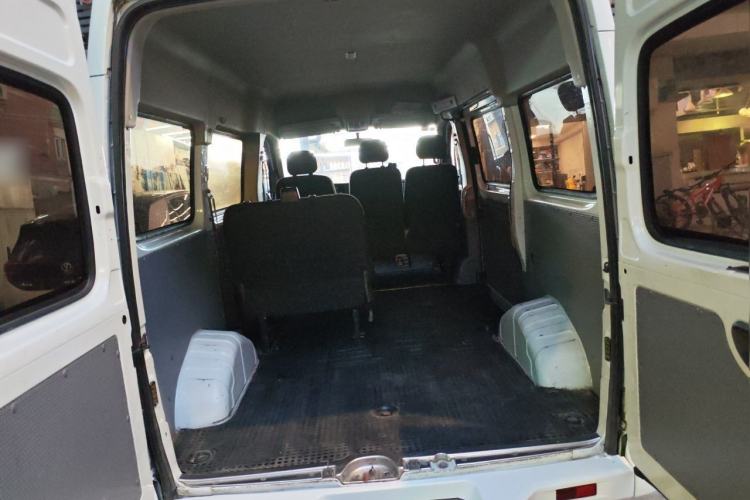 Used SAIC MAXUS Xintu V80 2021 2.0T PLUS Manual All-Around King Short Wheelbase Mid-Roof Variant—5/6/7/8/9-Seater Trunk