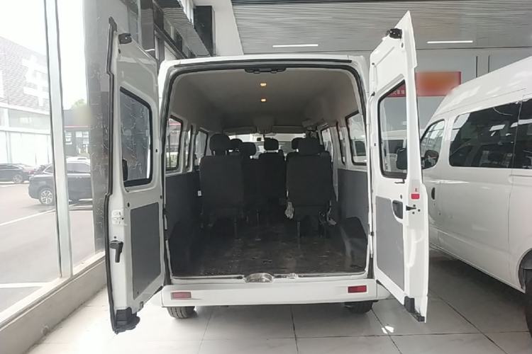 Used SAIC MAXUS Xintu V80 2021 2.0T Manual Classic Aoyuntong 127 PS Mid-axle Mid-roof 6/7/8/9-Seater Trunk