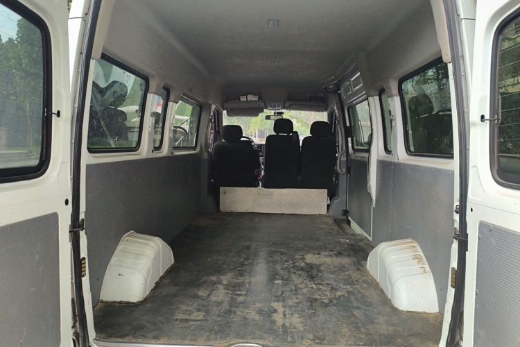 Used SAIC MAXUS Xintu V80 2021 2.0T PLUS AMT All-in-One King Long Wheelbase Mid-Roof Design—6/7/8/9-Seater Trunk