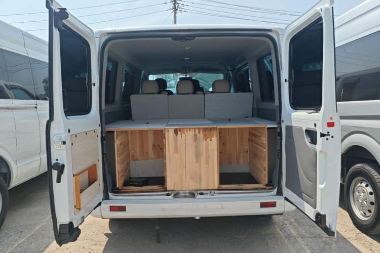 Used SAIC MAXUS Xintu V80 2021 2.0T PLUS AMT City Edition Short Wheelbase Ultra-Low Roof 5/6-Seater Trunk