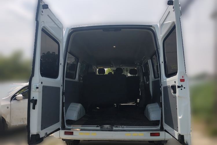 Used SAIC MAXUS Xintu V80 2021 2.0T AMT Classic Aoyuntong Short Wheelbase Mid-Roof 5/6-Seater Trunk
