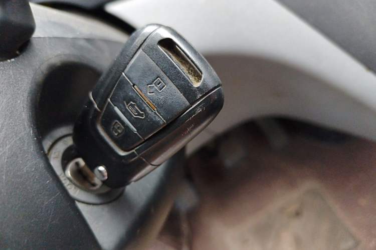 Used SAIC MAXUS Xintu V80 2021 2.0T PLUS Manual Aoyuntong Short Wheelbase Mid-Roof 5/6-Seater Vehicle Key