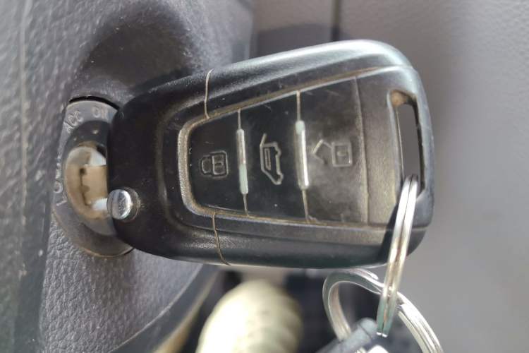 Used SAIC MAXUS Xintu V80 2021 2.0T Manual Classic Aoyuntong Short Wheelbase Mid-Roof 5/6-Seater Vehicle Key