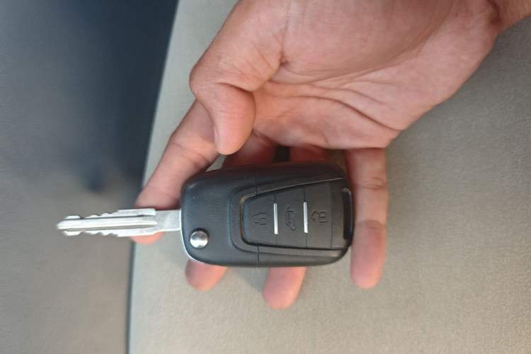 Used SAIC MAXUS Xintu V80 2021 2.0T Manual Classic Aoyuntong Long Wheelbase Mid-Roof 6/7/8/9-Seater Vehicle Key