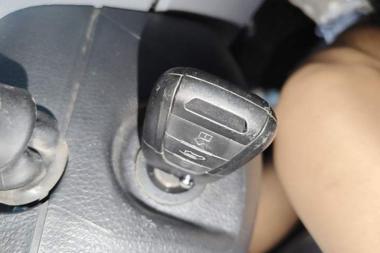 Used SAIC MAXUS Xintu V80 2021 2.0T PLUS AMT City Edition Short Wheelbase Ultra-Low Roof 5/6-Seater Vehicle Key