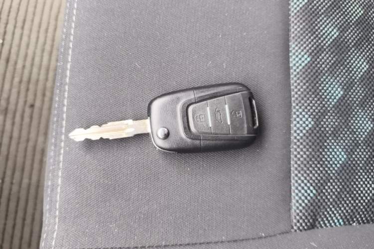 Used SAIC MAXUS Xintu V80 2021 2.0T AMT Classic Aoyuntong Short Wheelbase Ultra-Low Roof 5/6-Seater Vehicle Key