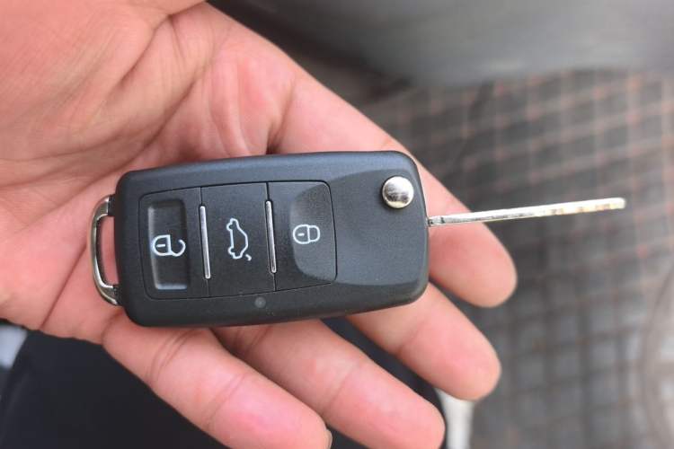 Used SAIC MAXUS Xintu V80 2021 2.0T Manual Classic Aoyuntong 127 PS Mid-axle Mid-roof 6/7/8/9-Seater Vehicle Key