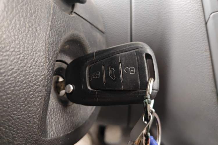 Used SAIC MAXUS Xintu V80 2021 2.0T Manual Classic Aoyuntong Short Wheelbase Mid-Roof 5/6-Seater Vehicle Key