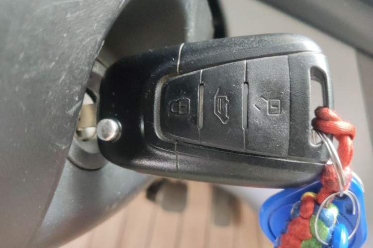 Used SAIC MAXUS Xintu V80 2021 2.0T PLUS AMT Aoyuntong Short-Wheelbase Mid-Roof 5/6-Seater Vehicle Key