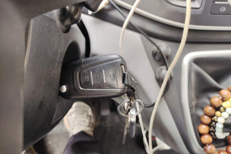 Used SAIC MAXUS Xintu V80 2021 2.0T Manual Classic Aoyuntong 127 PS Mid-axle Mid-roof 6/7/8/9-Seater Vehicle Key