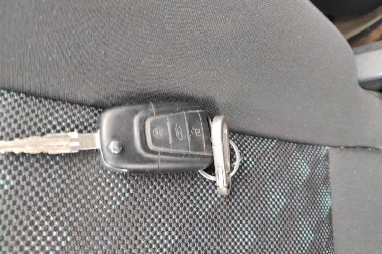 Used SAIC MAXUS Xintu V80 2021 2.0T Manual Classic Aoyuntong Long Wheelbase Mid-Roof 6/7/8/9-Seater Vehicle Key