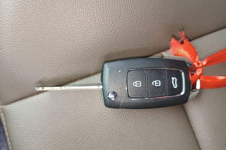 Used SAIC MAXUS Xintu V80 2021 2.0T Manual Classic Aoyuntong Long Wheelbase Mid-Roof 6/7/8/9-Seater Vehicle Key