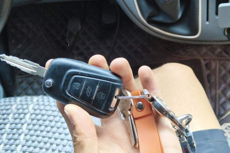 Used SAIC MAXUS Xintu V80 2021 2.0T Manual Classic Aoyuntong Short Wheelbase Mid-Roof 5/6-Seater Vehicle Key