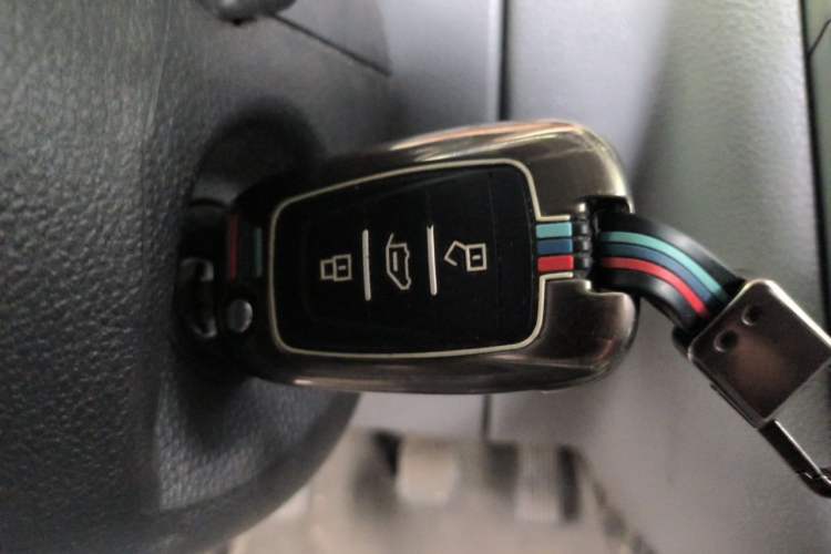 Used SAIC MAXUS Xintu V80 2021 2.0T Manual Classic Aoyuntong Long Wheelbase Mid-Roof 6/7/8/9-Seater Vehicle Key