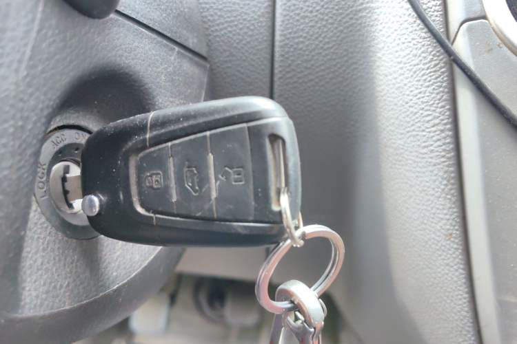 Used SAIC MAXUS Xintu V80 2021 2.0T Manual Classic Aoyuntong Long Wheelbase Mid-Roof 6/7/8/9-Seater Vehicle Key