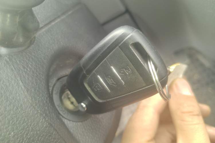 Used SAIC MAXUS Xintu V80 2021 2.0T Manual Classic Aoyuntong Short Wheelbase Ultra-Low Roof 5/6-Seater Vehicle Key