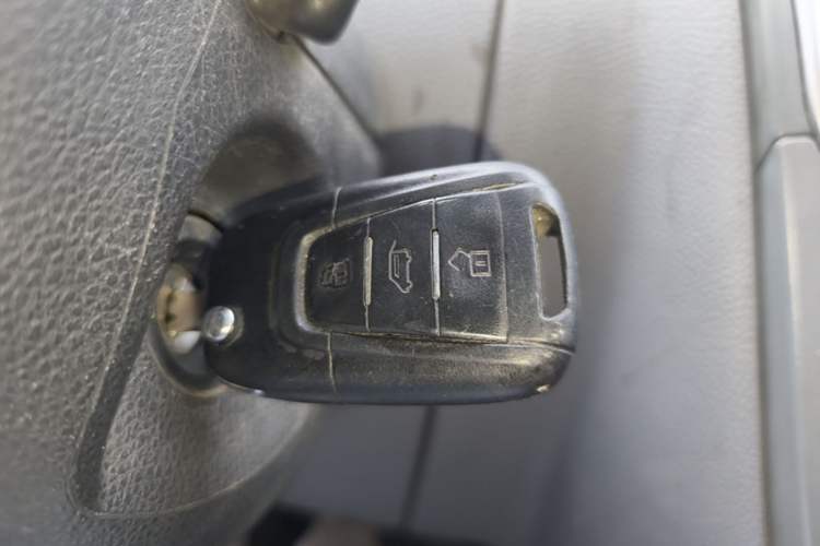 Used SAIC MAXUS Xintu V80 2021 2.0T Manual Classic Aoyuntong Long Wheelbase Mid-Roof 6/7/8/9-Seater Vehicle Key